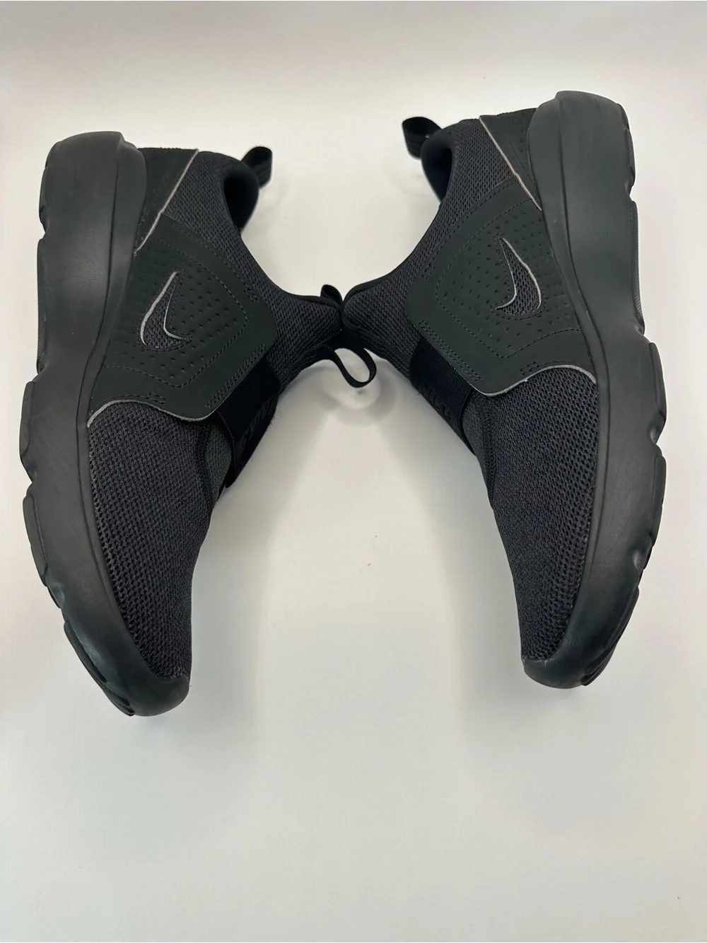 Nike slip sneakers